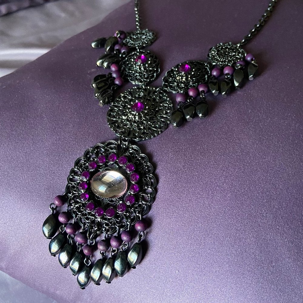 Stunning statement necklace for a fancy night out